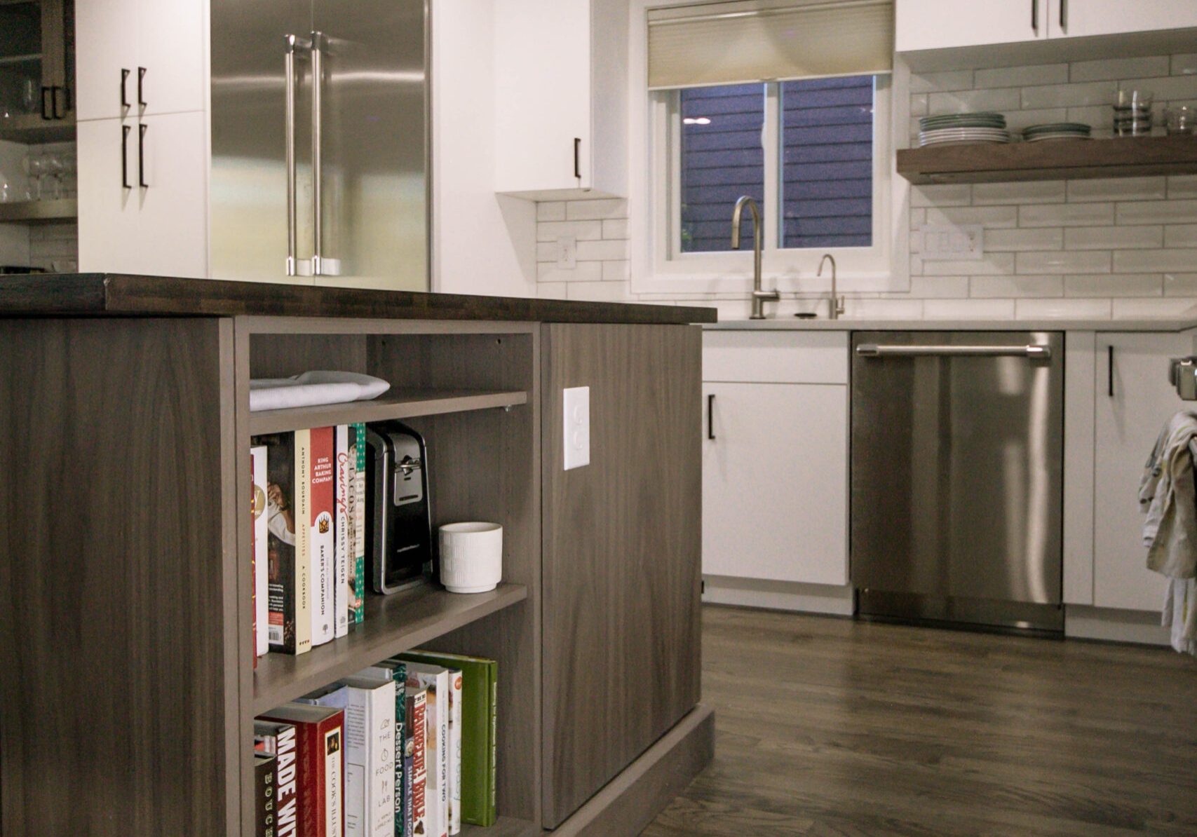 Boulder Kitchen Remodeling with Complimentary Cabinets and Shelving